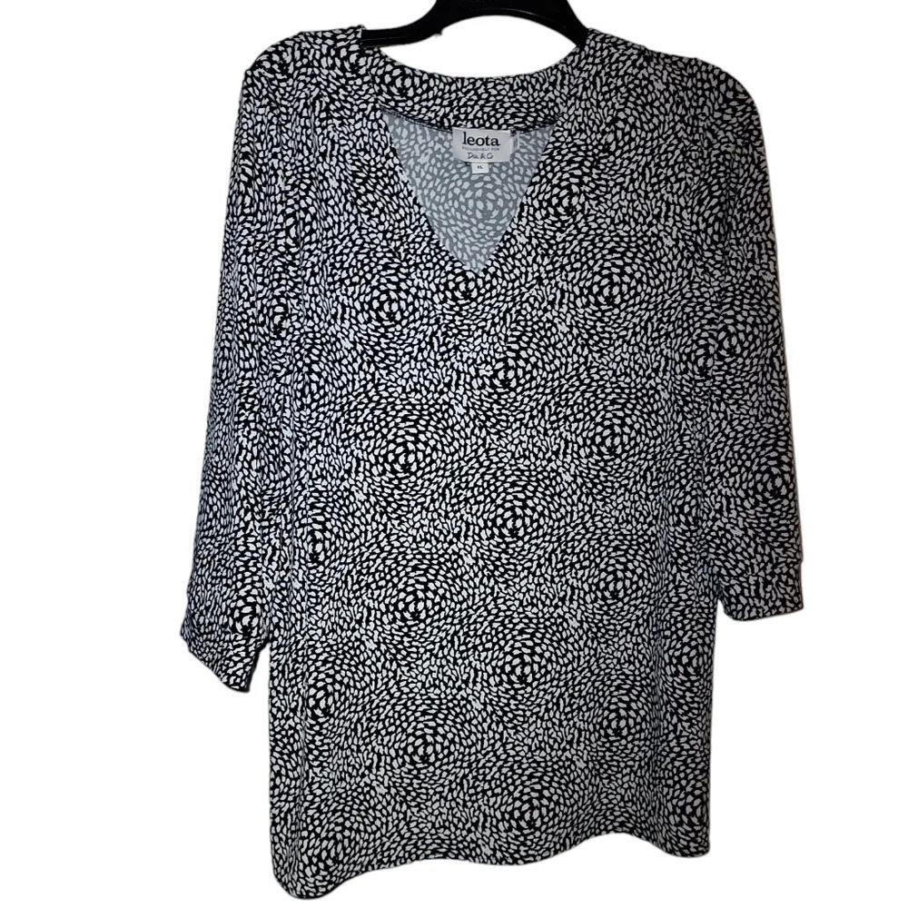 Leota dia and co black and white quarter sleeve printed blouse
